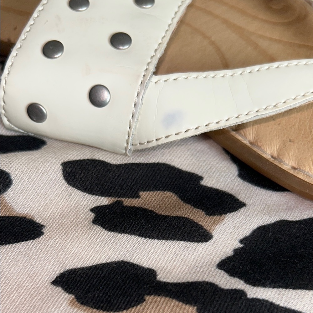 BORN🌻Off White/Cream LEATHER SANDALS Flip Flop Style Size 10 - Picture 8 of 8